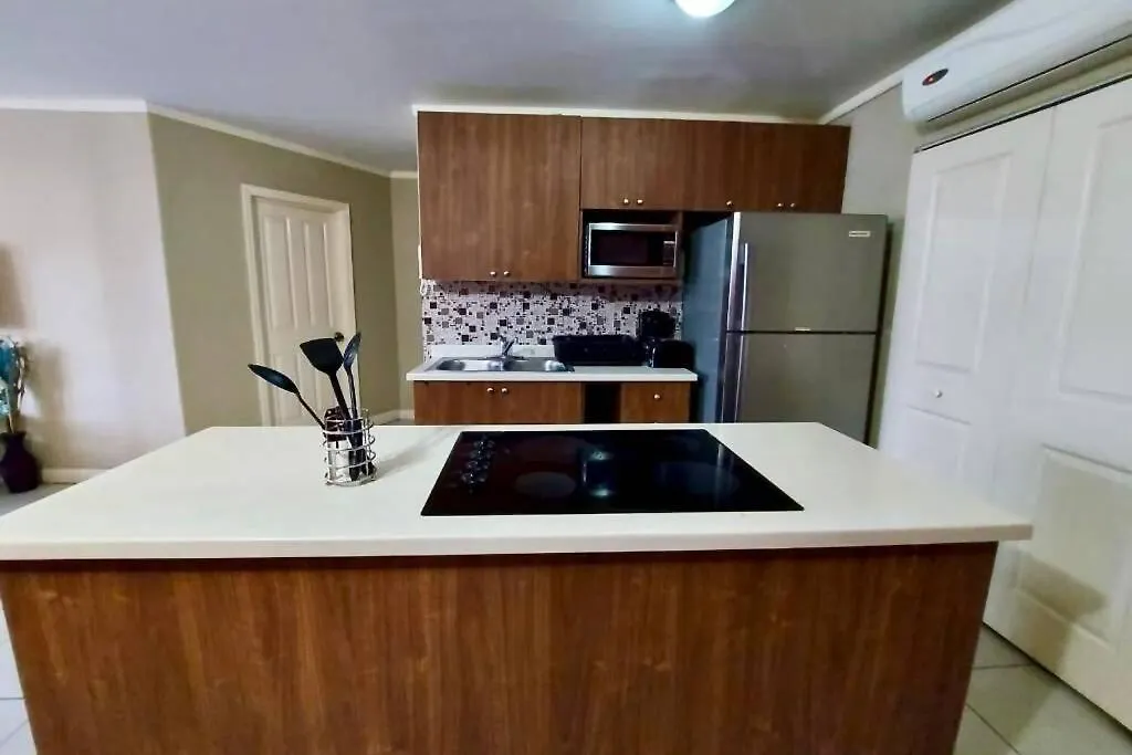 Hideaway At The Strathairn Apartment Kingston